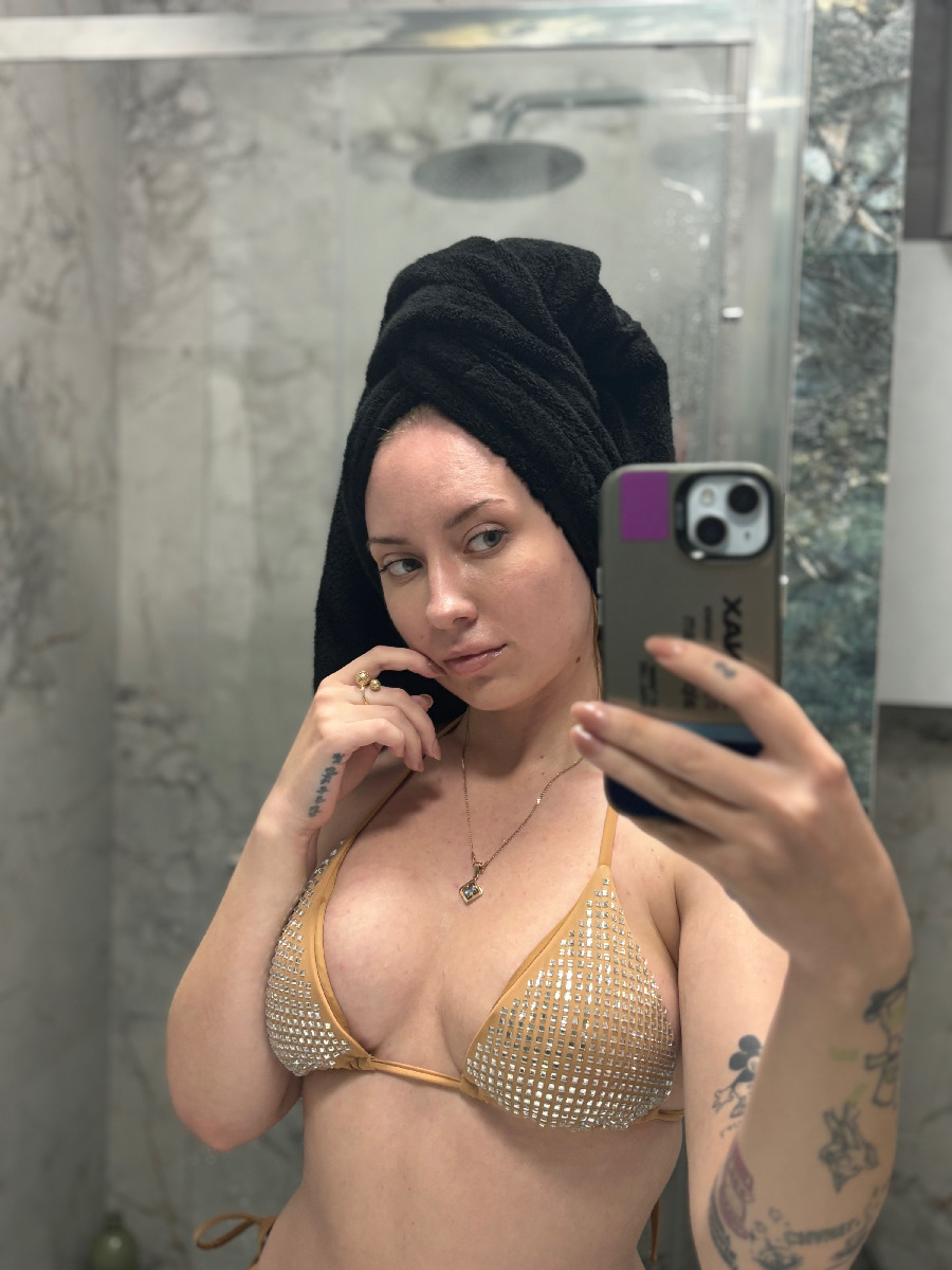 Nude girl KateV in Santiago de Cuba