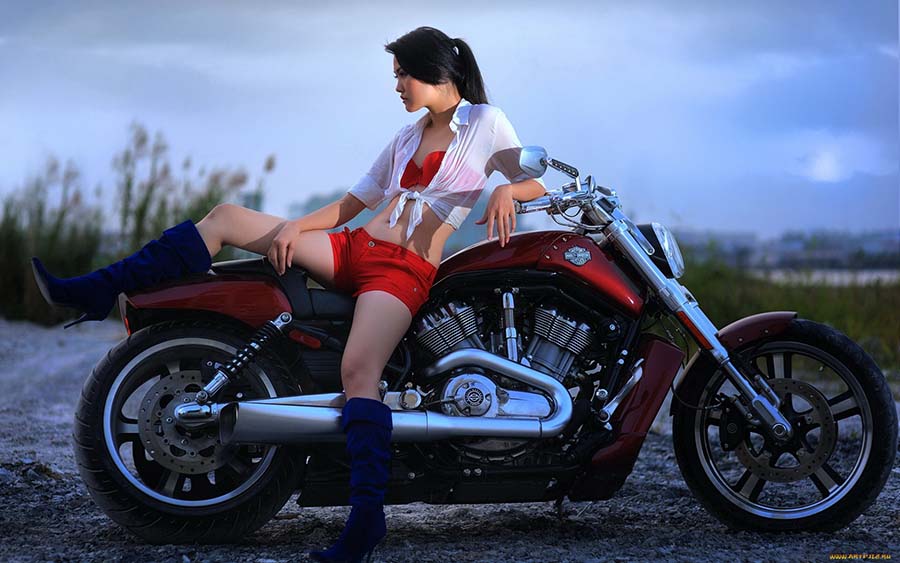 Beautiful girls and motorcycles in Santiago de Cuba
