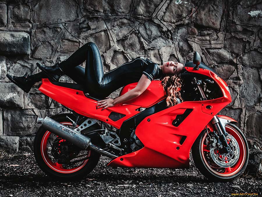 Beautiful girl Beautiful girls and motorcycles in Santiago de Cuba