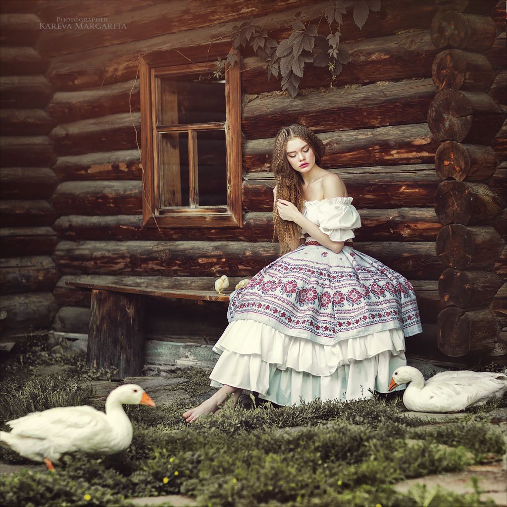 Women in Slavic costumes in Santiago de Cuba