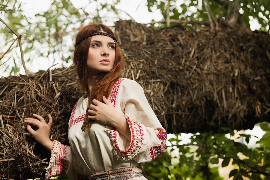 Women in Slavic costumes in Santiago de Cuba