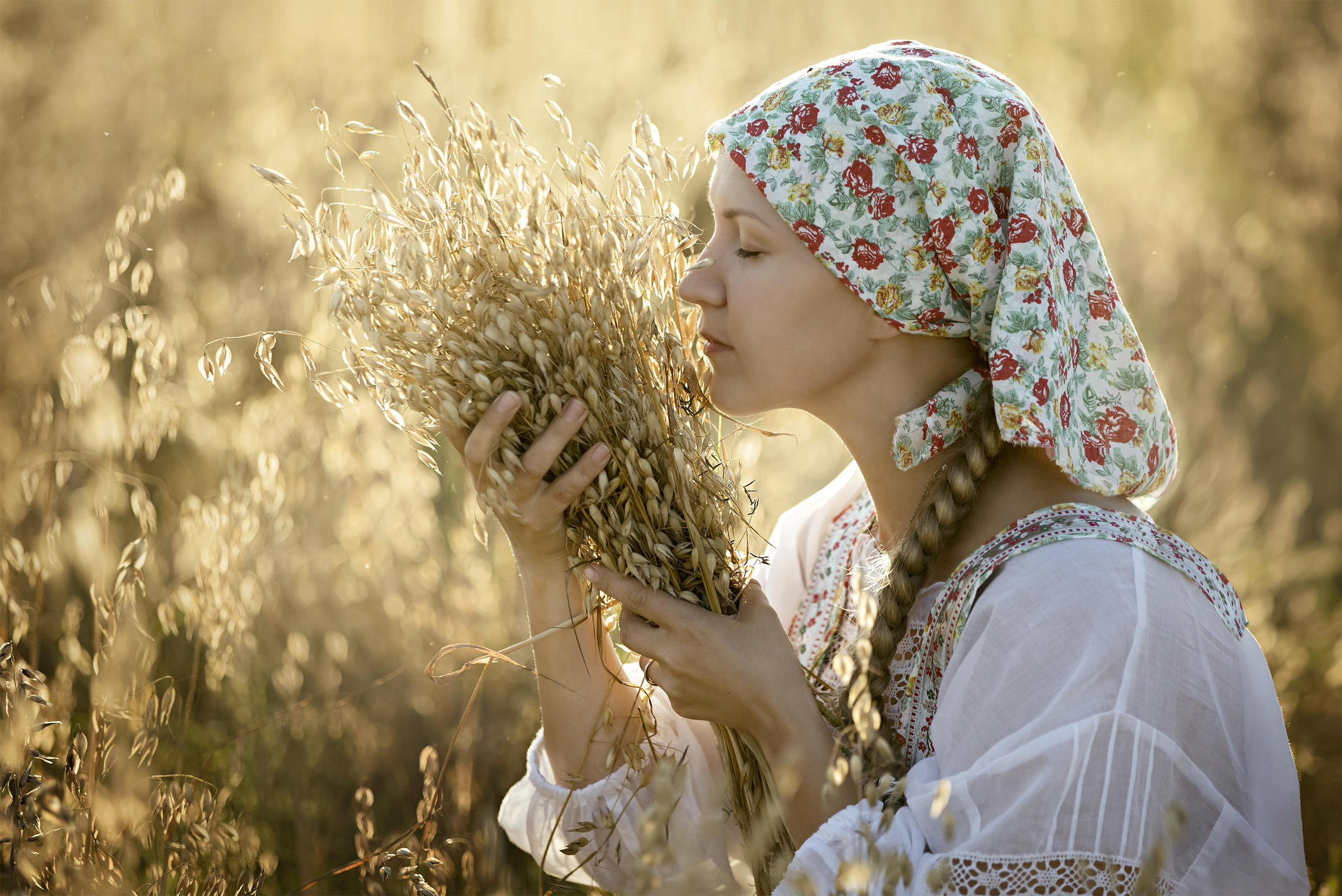 Photo Women in Slavic costumes in Santiago de Cuba