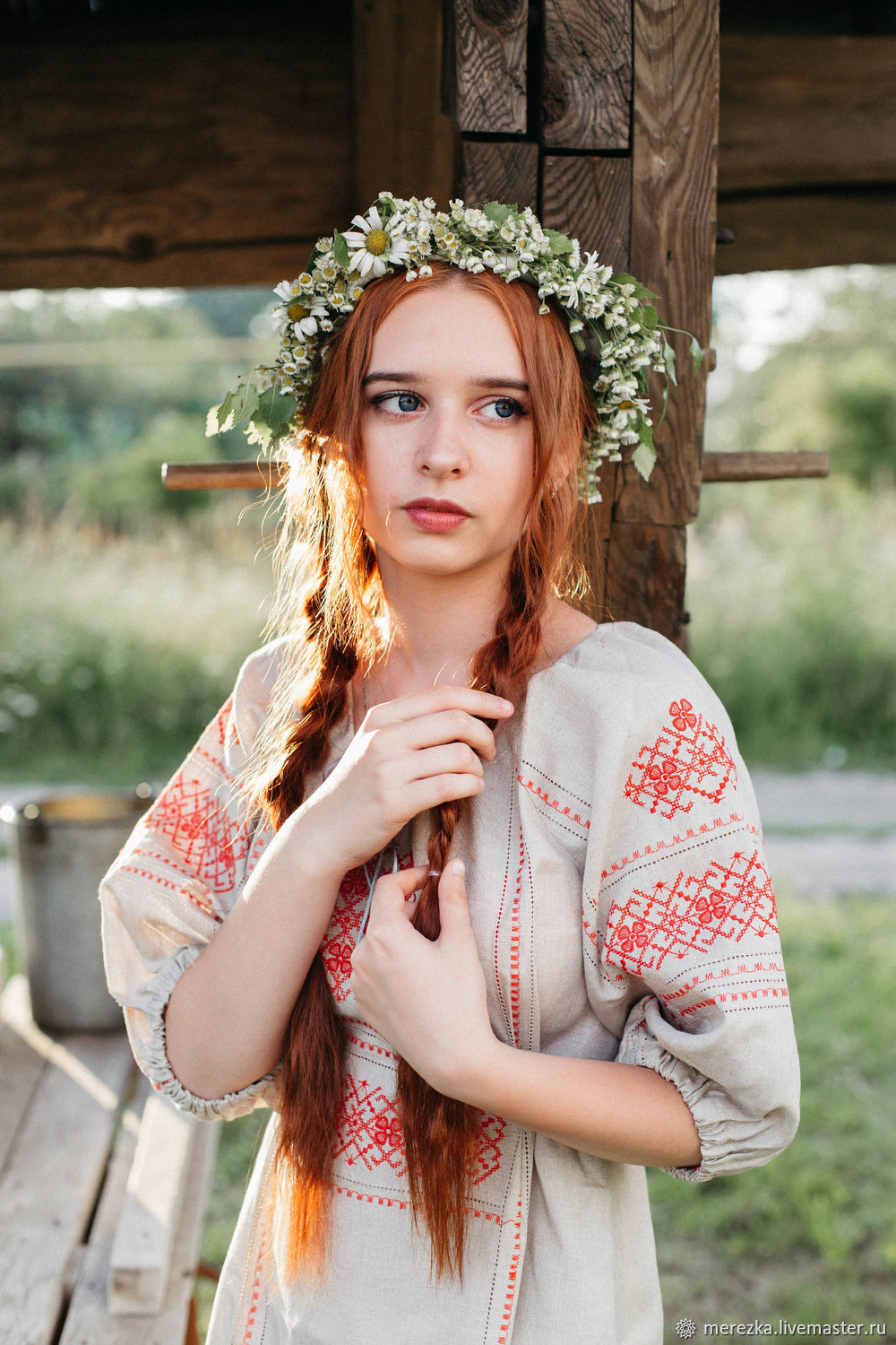 Girls in Slavic costumes in Santiago de Cuba