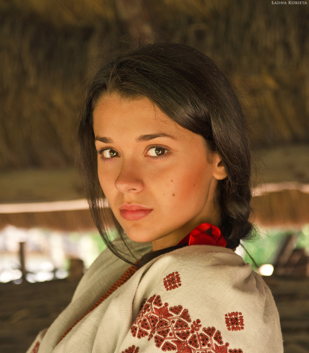 Girls in Slavic costumes in Santiago de Cuba