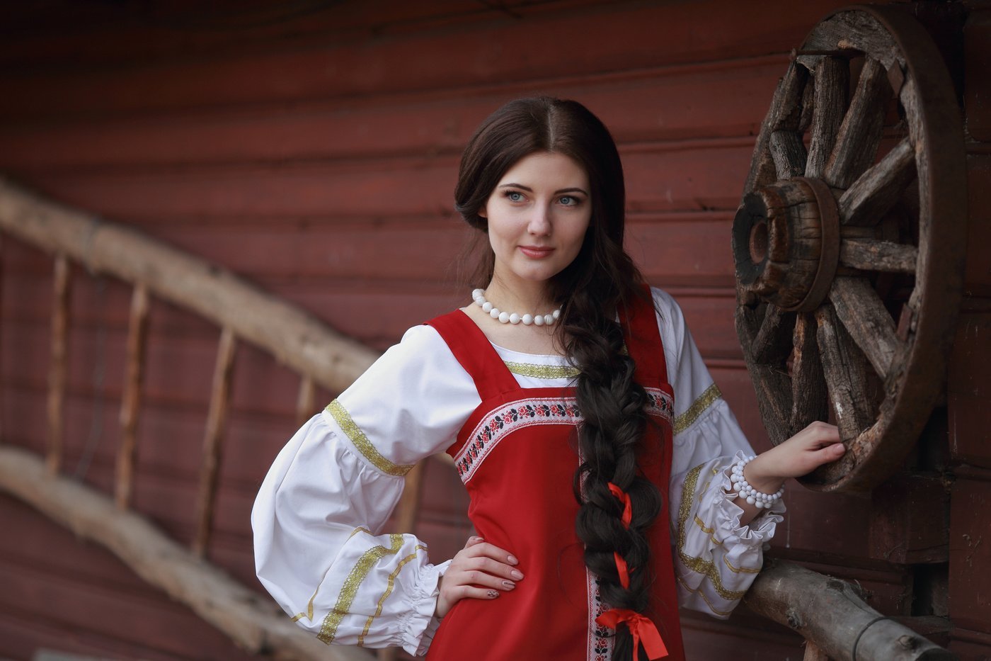 Girls in Slavic costumes in Santiago de Cuba