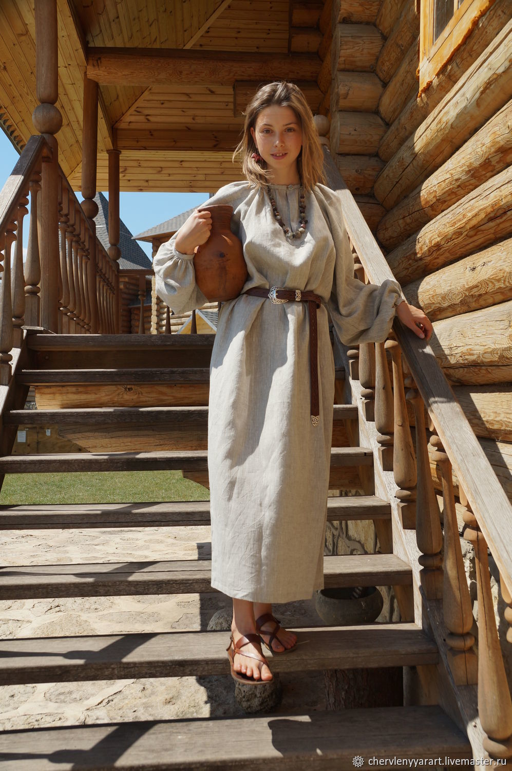 Girls in Slavic costumes in Santiago de Cuba
