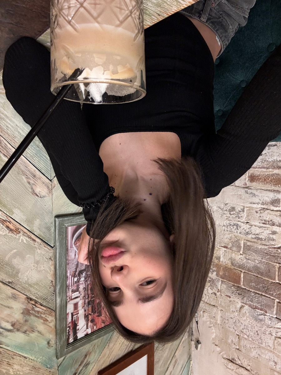 Fresh photos, fresh mood — Tina online in Santiago de Cuba